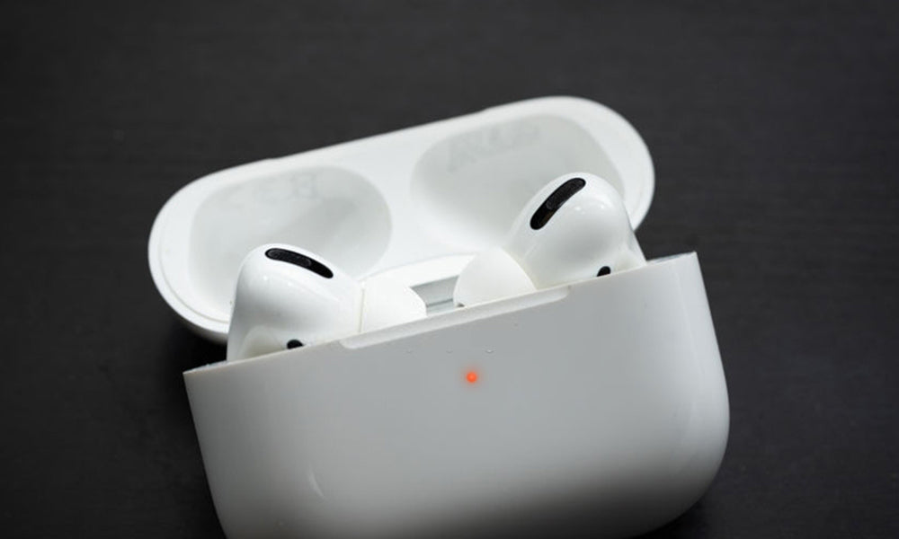 Does AirPod Case Light Stay On When Charging