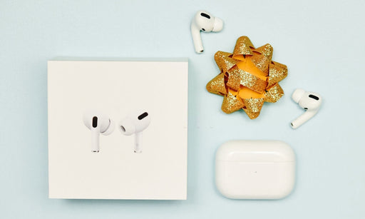 how does the AirPod wireless charging case work